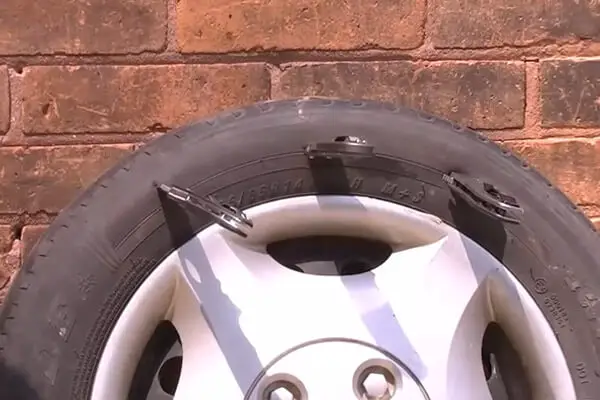 Slash-A-Tire-Without-Getting-Caught