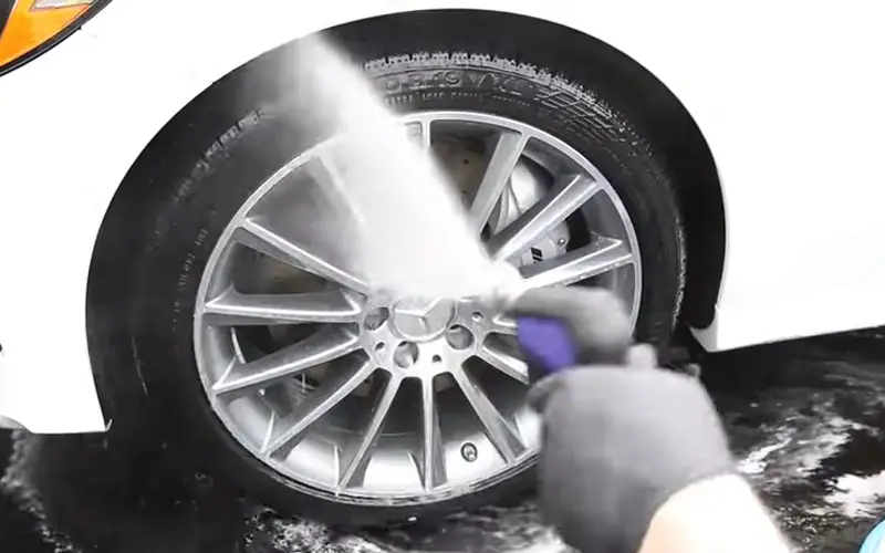 How to Properly Apply Tire Shine